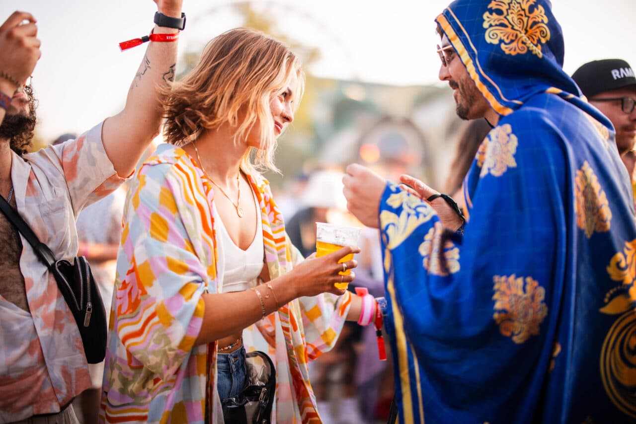 Einwegbecher trotz Verbot: Tomorrowland muss 451.000 € zurückzahlen