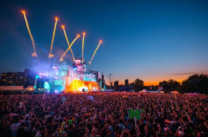 Chaos beim Electric Zoo: Besucher stürmen Festivalgelände