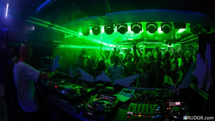 Pros and Cons: An Weihnachten in den Club gehen