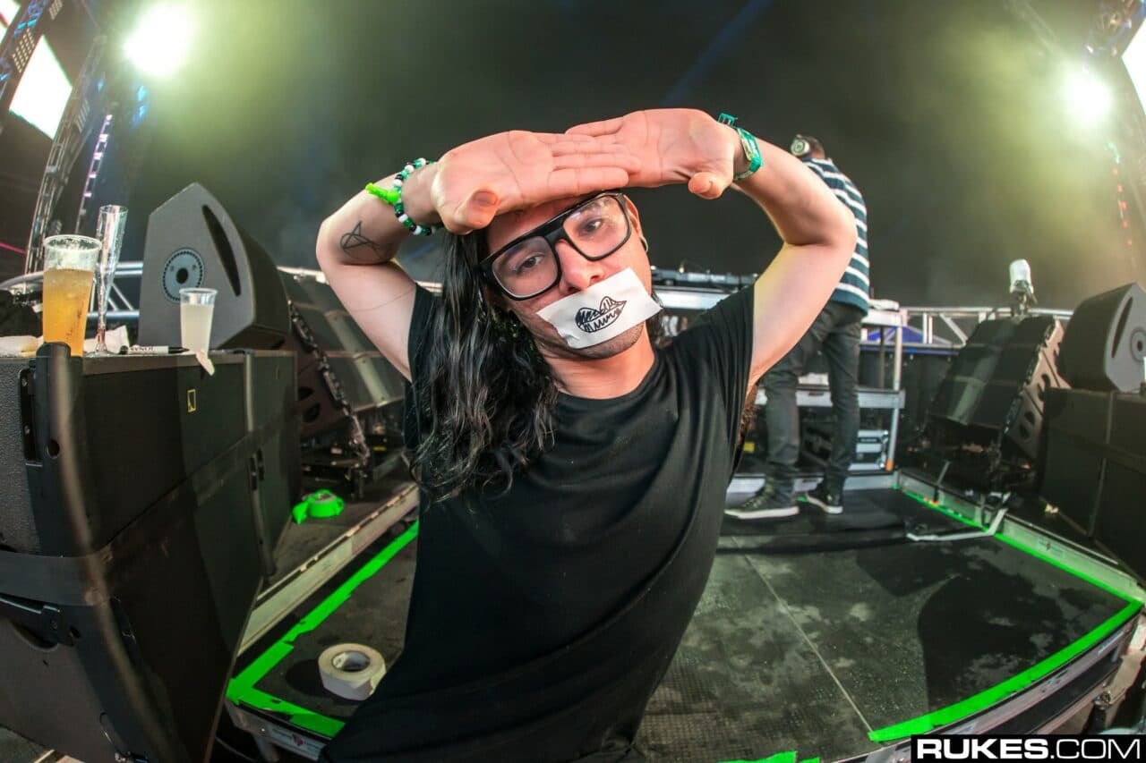 Mega süß: Skrillex hat einen neuen Hundewelpen