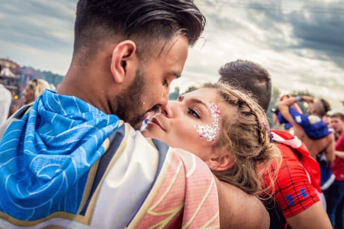 Es gibt jetzt ein „Tinder“ extra für Festivalgänger!