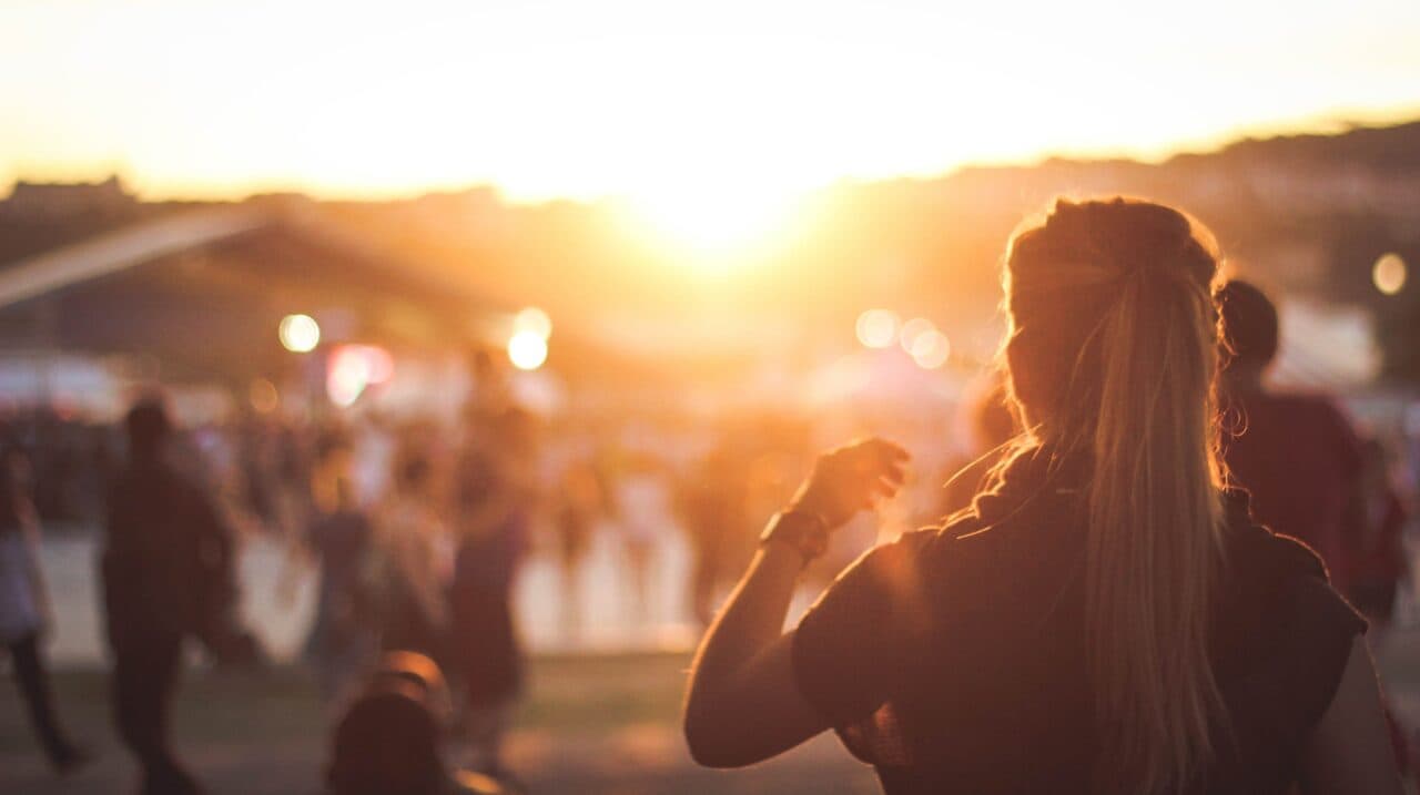 Tipps & Tricks: So schützt ihr euch auf Festivals vor der Hitze
