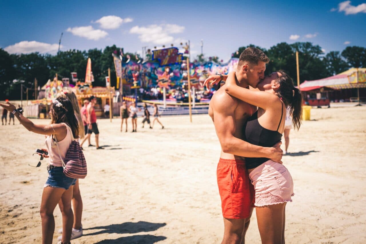 Das sind die Top 3 der Dating Apps für EDM-Liebhaber!