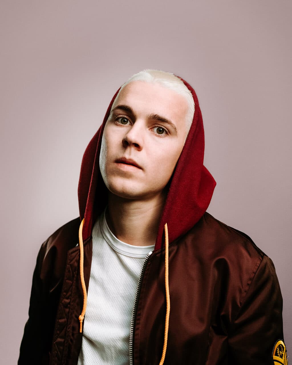 Felix Jaehn arbeitet an neuer Musik – und verschenkt sein Equipment