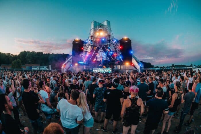 Ferdinands Feld steigt mit Kracher-Line Up auf neue Flughöhe