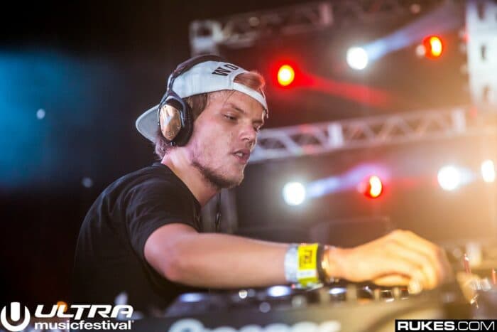 Remix-Experiment: So hätte Avicii’s „SOS“ vor einigen Jahren geklungen!