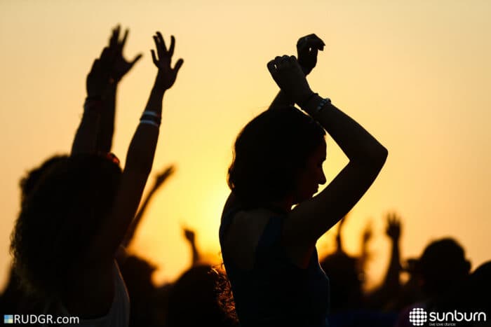 100% Groove & House: Das sind die Top 6 Podcasts mit Ibiza-Sound!