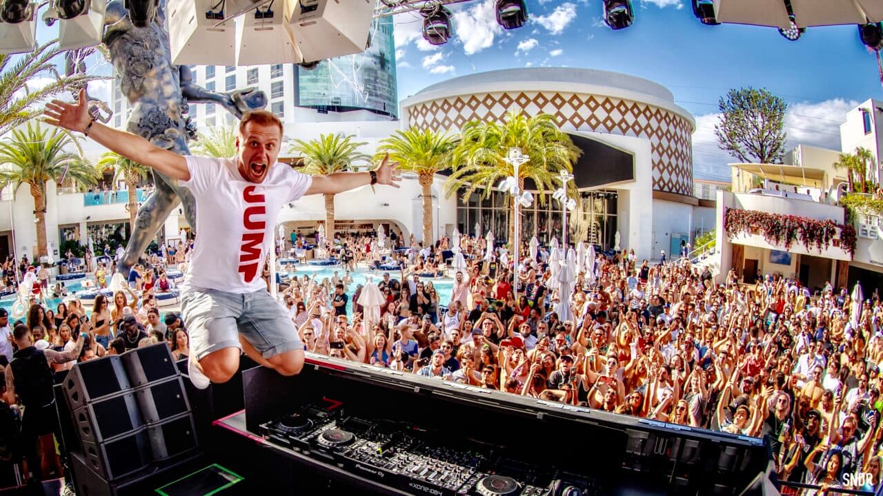 Herzenssache: Armin van Buuren produziert Hymne fürs Untold Festival
