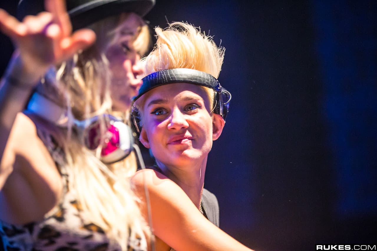 Autsch! Nervo-Zwilling Mim verletzt sich bei Tomorrowland