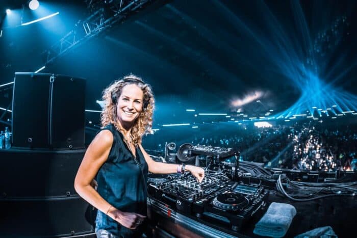 Techno-DJane Monika Kruse entgeht nur knapp einem Unglück