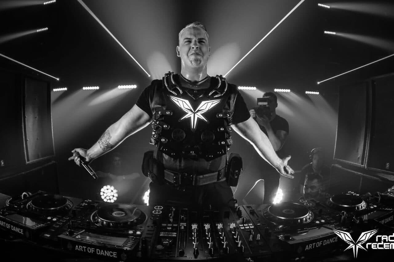 Radical Redemption: Diese traurige Geschichte steckt hinter seinem Song