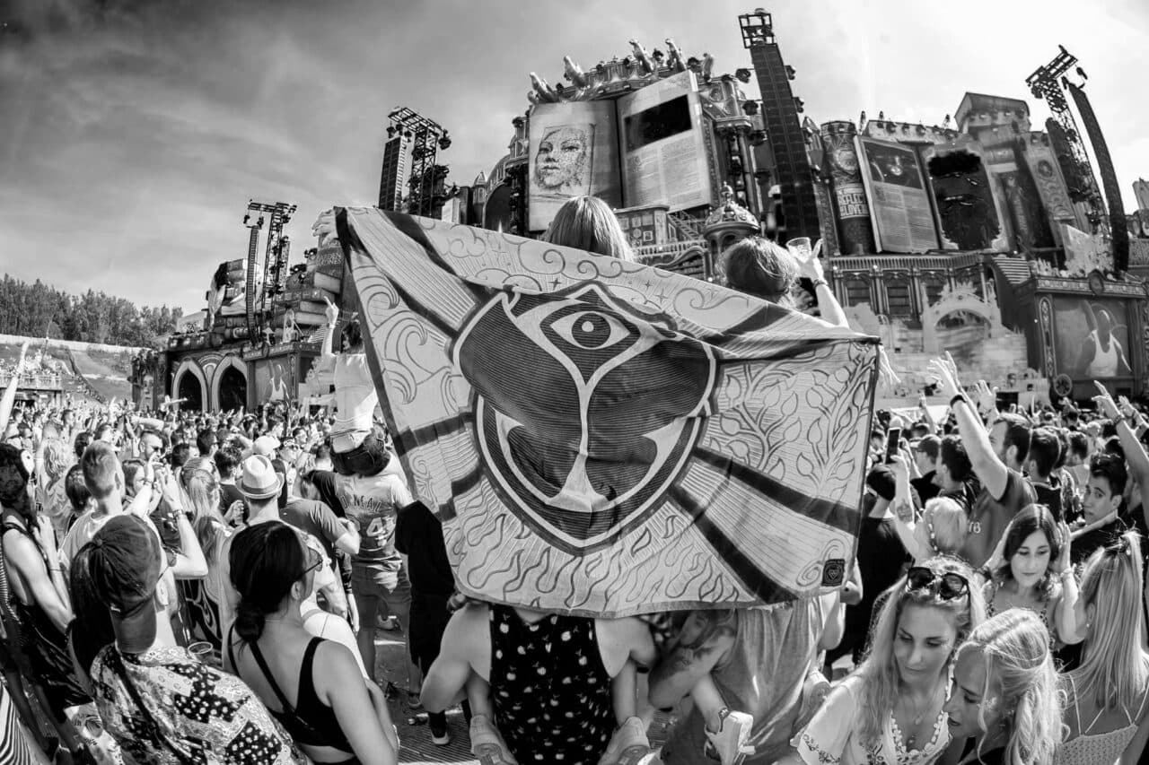 Schwarzes Profilbild bei Tomorrowland – was steckt dahinter?