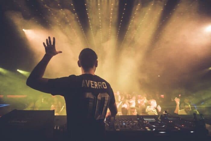 Song Review: Klaas – Wonderful Days (Averro Remix)