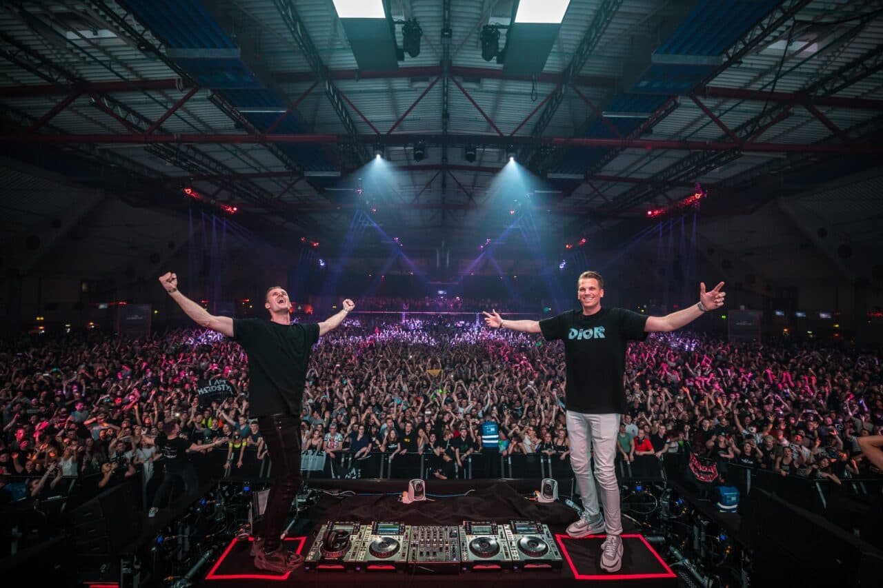 „Love On Fire“ von DBSTF könnte die Hardstyle-Hymne des Jahres werden