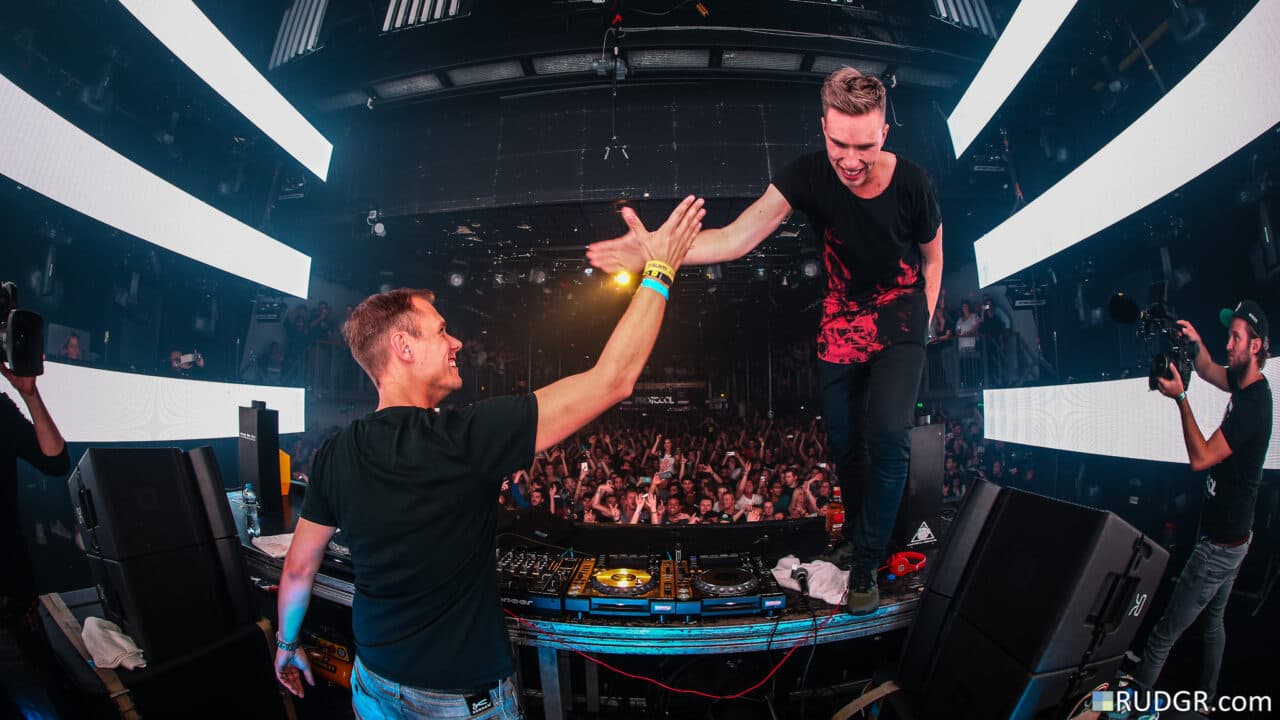 Armin van Buuren & Nicky Romero feiern ihr Release mit B2B-Set