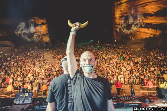 Dada Life goes Future Rave: So klingt ihre Single „Rumble Slow“