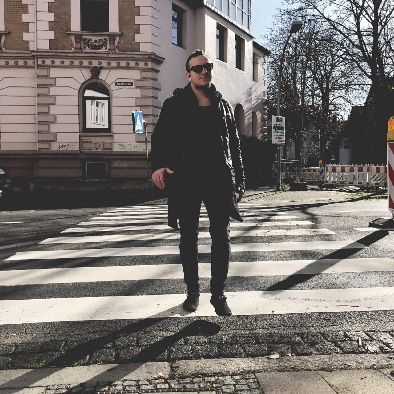 Emdey verpasst Klassiker „Finally“ einen sommerlichen Anstrich