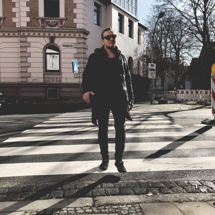Emdey verpasst Klassiker „Finally“ einen sommerlichen Anstrich