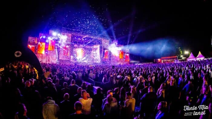 Tante Mia tanzt: Mit Don Diablo, Monika Kruse, Wildstylez und mehr