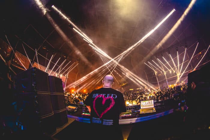 „Spread Love“: Victor Ruiz startet einzigartige Fashion-Collab!