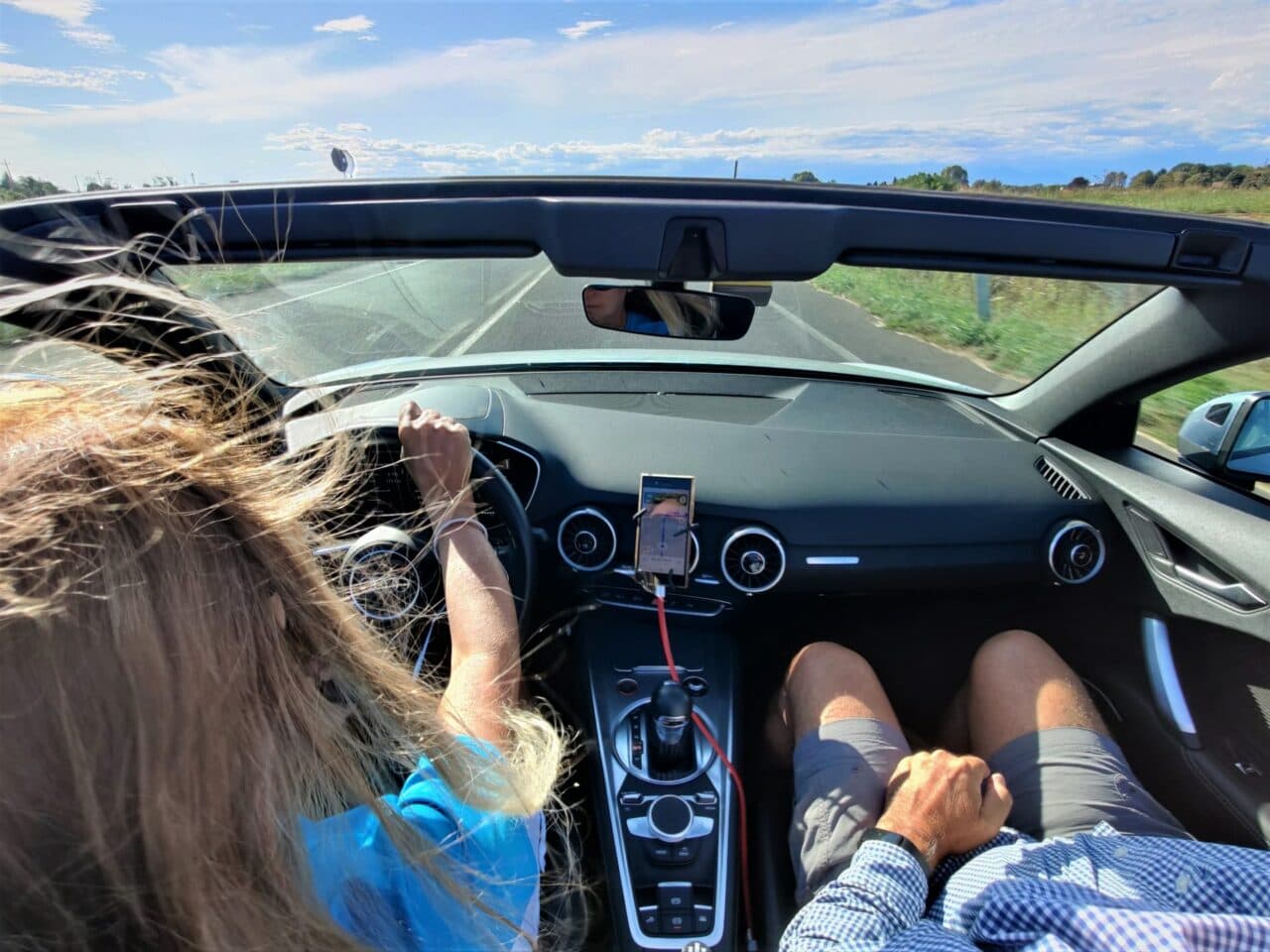 Car Music: Diese Songs dürfen bei deiner Autofahrt nicht fehlen
