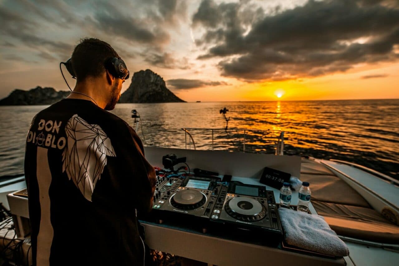 Diese 10 Ibiza-Sets machen Lust auf Party, Sonne & Strand