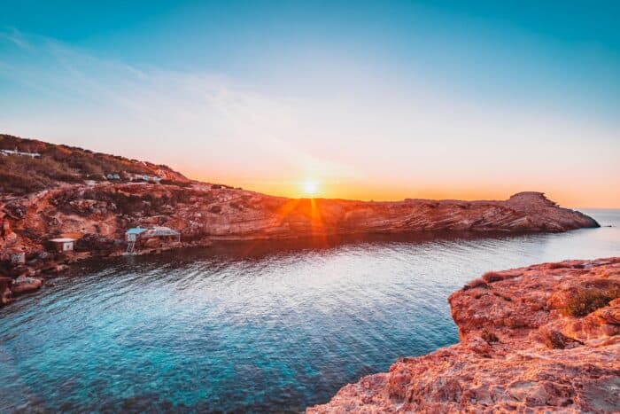 Party, Sonne & Strand: Diese EDM-DJs leben auf Ibiza