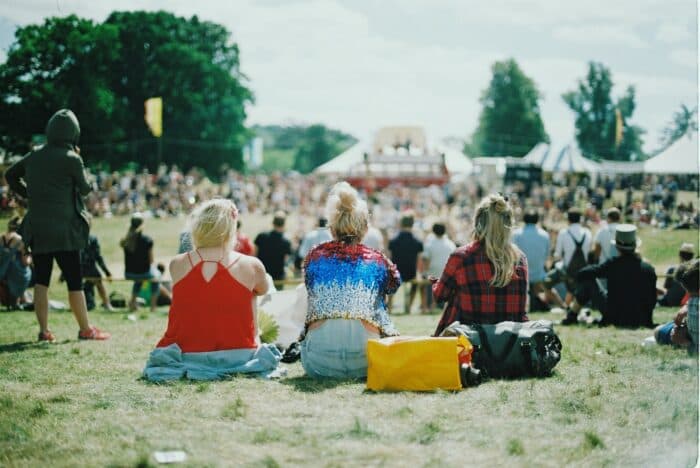 Deezer-Umfrage: Knapp jeder Zweite fühlt sich bei Festivals noch unsicher
