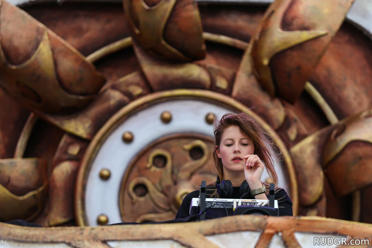 Das Set zum Sonntag: Treibender Techno von Charlotte de Witte