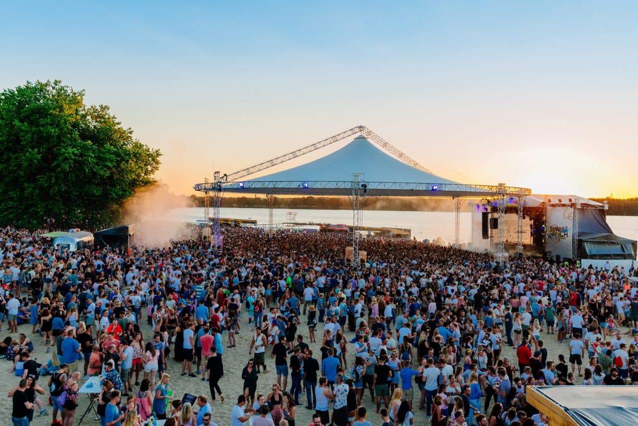 Last-Minute-Tipp für Sonne, Strand und gute Musik: Das Sunset Beach Festival