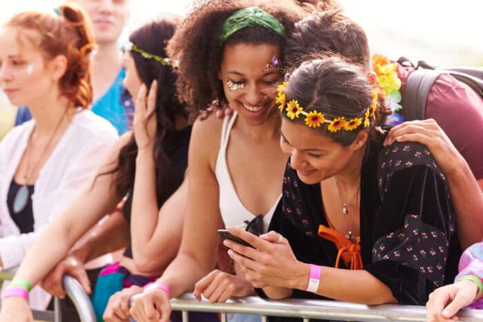 Die 5 besten Beauty-Hacks für dein ultimatives Festival-Erlebnis