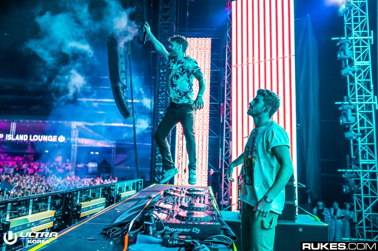 Voll spacig: The Chainsmokers treten im Weltraum auf