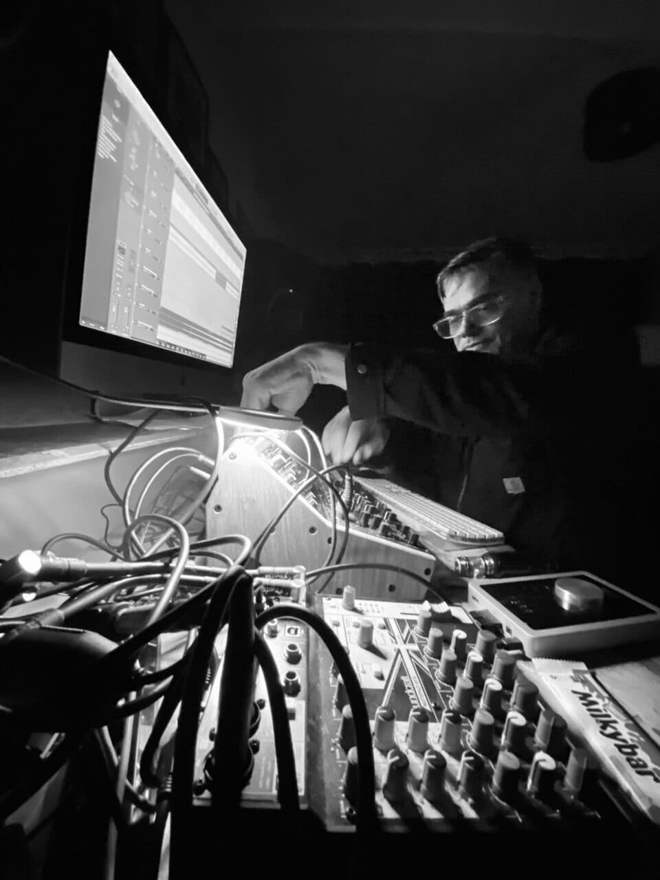 „Twisted Silky“: Das neue Album von Baby Doc zwischen Dystopie, Disco und Rave