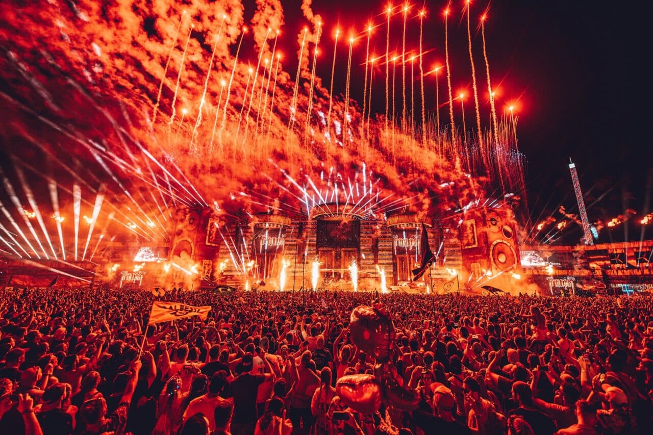 PAROOKAVILLE Line-up 2023: Hardwell, Steve Aoki & Timmy Trumpet sind dabei