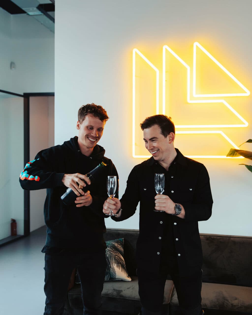 „Satisfaction“: Hardwell & Maddix verpassen Klassiker Techno-Anstrich