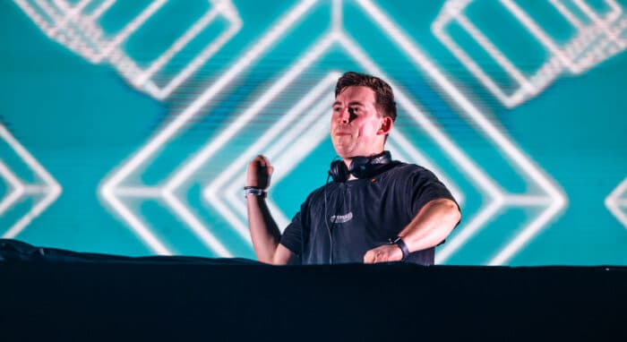 Fußball trifft Hardstyle: Hardwell feiert Aufstieg von NAC Breda