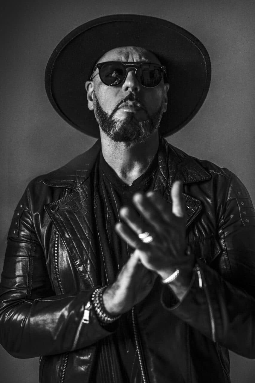Digital Vinyl: Roger Sanchez eröffnet die NFT-Serie von Embassy One & twelve x twelve