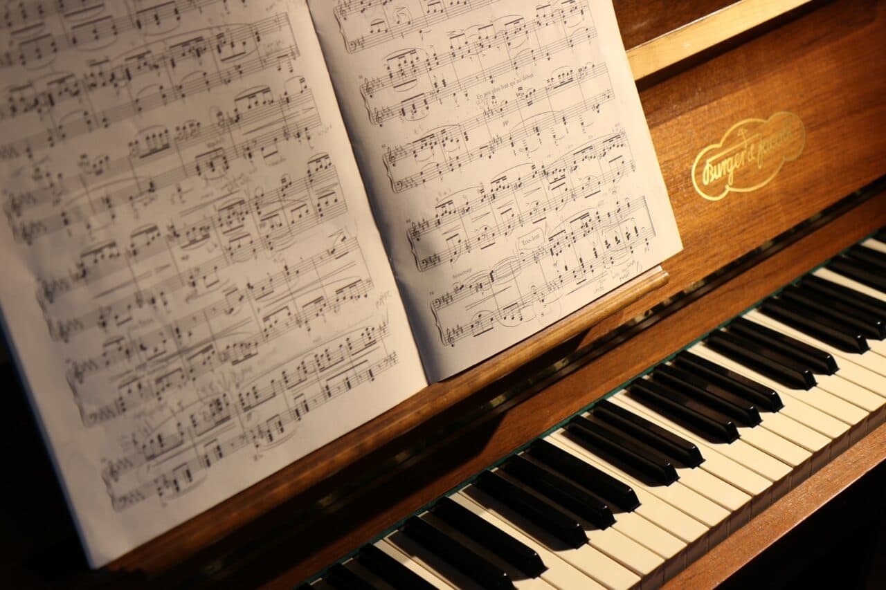 Musik in neuen Online-Casinos: So sorgen Melodien und Klänge für ein dynamisches Spielerlebnis