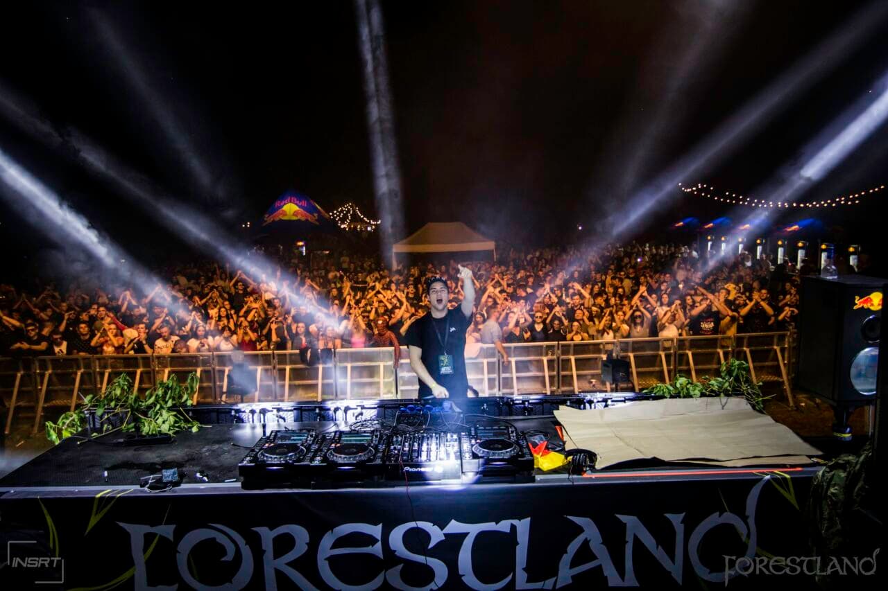 Ohne Team zum Erfolg: Salkin erobert die Future-Rave-Welt