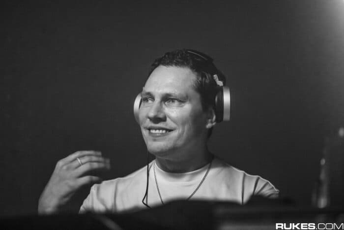 „Drifting“: Tiësto erkundet neue klangliche Weiten mit packendem Breakbeat