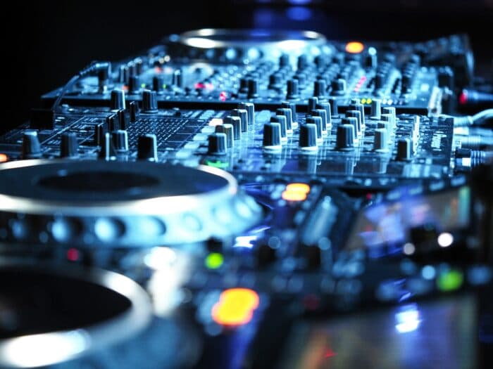Techno hautnah: Das ist die neue Dokumentation „Techno Rush“ auf RTL+