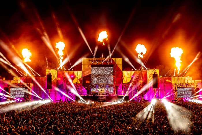 Tante Mia tanzt 2024: Explosives Line-up mit Dimitri Vegas & Like Mike und Robin Schulz