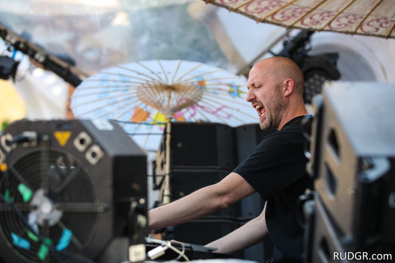 Angriff auf Paul Kalkbrenner: Festivalbesucher stürmt Bühne