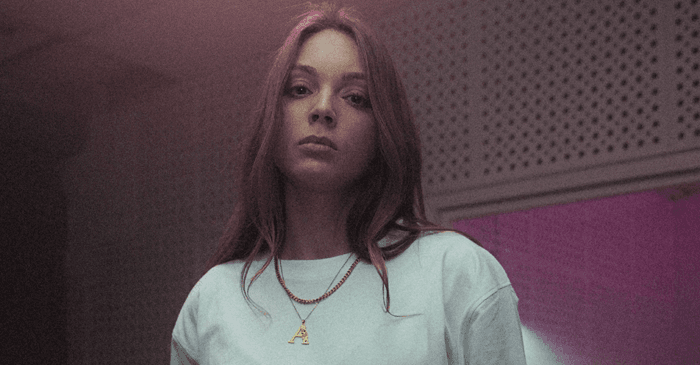 Pulsierend, tiefgründig, verletzlich: AVA CROWN startet mit „AMINATA“ in ihr Melodic-Techno-Kapitel