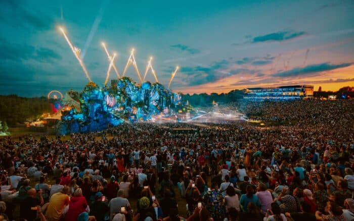 Tomorrowland 2025: Trailer zum neuen Thema „Orbyz“ enthüllt eisige Fantasiewelt