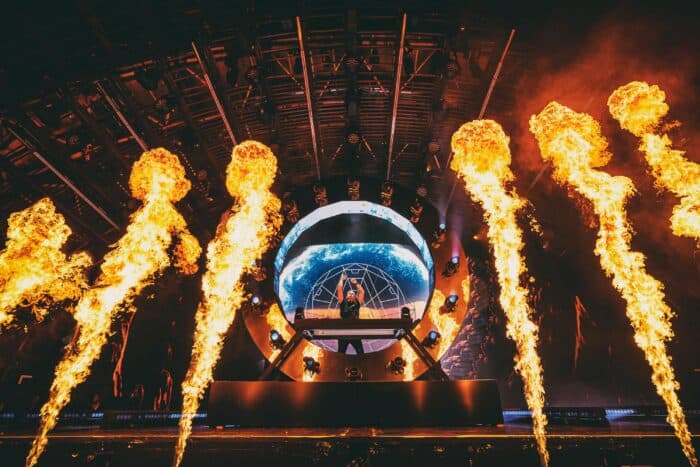 Armin van Buuren eröffnet Ushuaïa-Residency mit sechsstündigem Solo-Set