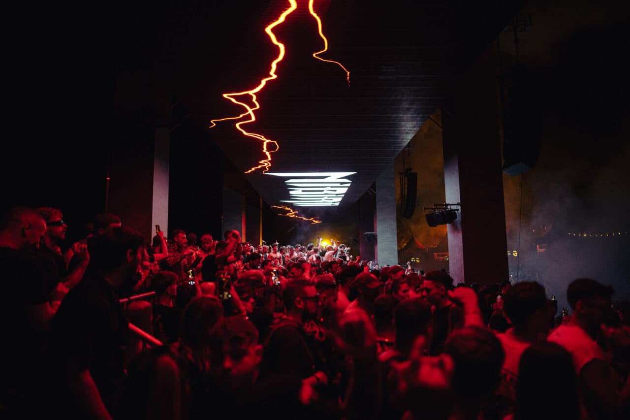 Nibirii feiert nächstes Highlight und holt Neelix & Anna Reusch ins Bootshaus