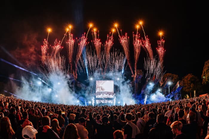 Tante Mia tanzt holt Scooter als Headliner für 2026