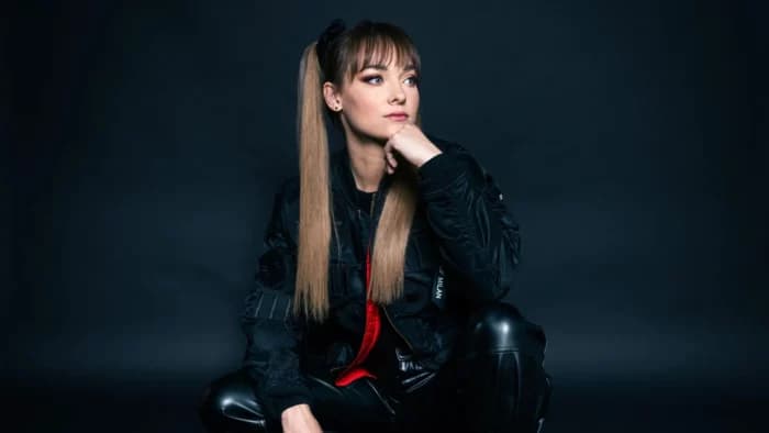 LARI LUKE rechnet mit der Szene ab: „Es ist so scheinheilig“