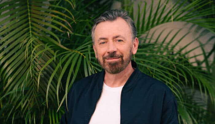 Benny Benassi veröffentlicht mit „Feel The Bass“ sein erstes Album seit zehn Jahren